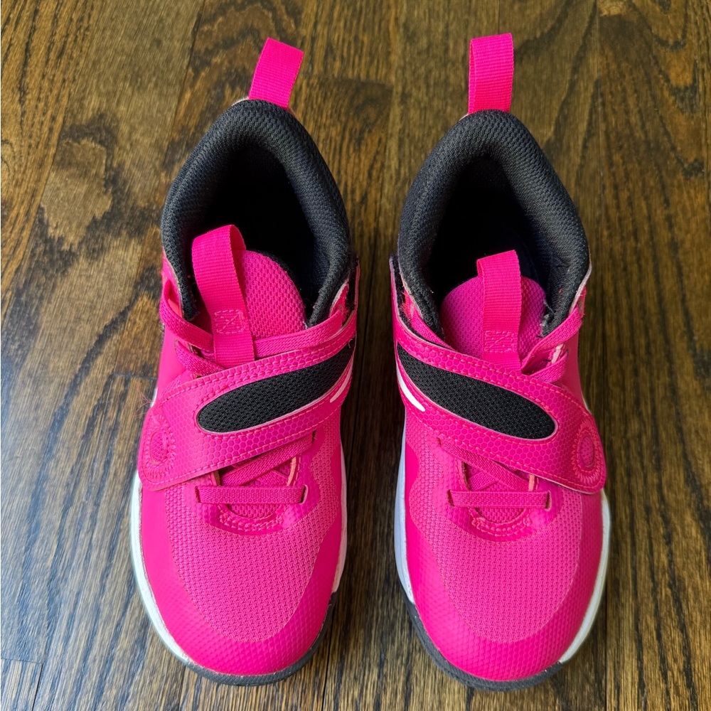 Nike Girls’ Little Kid Hustle D11 Basketball Sneakers - size 13